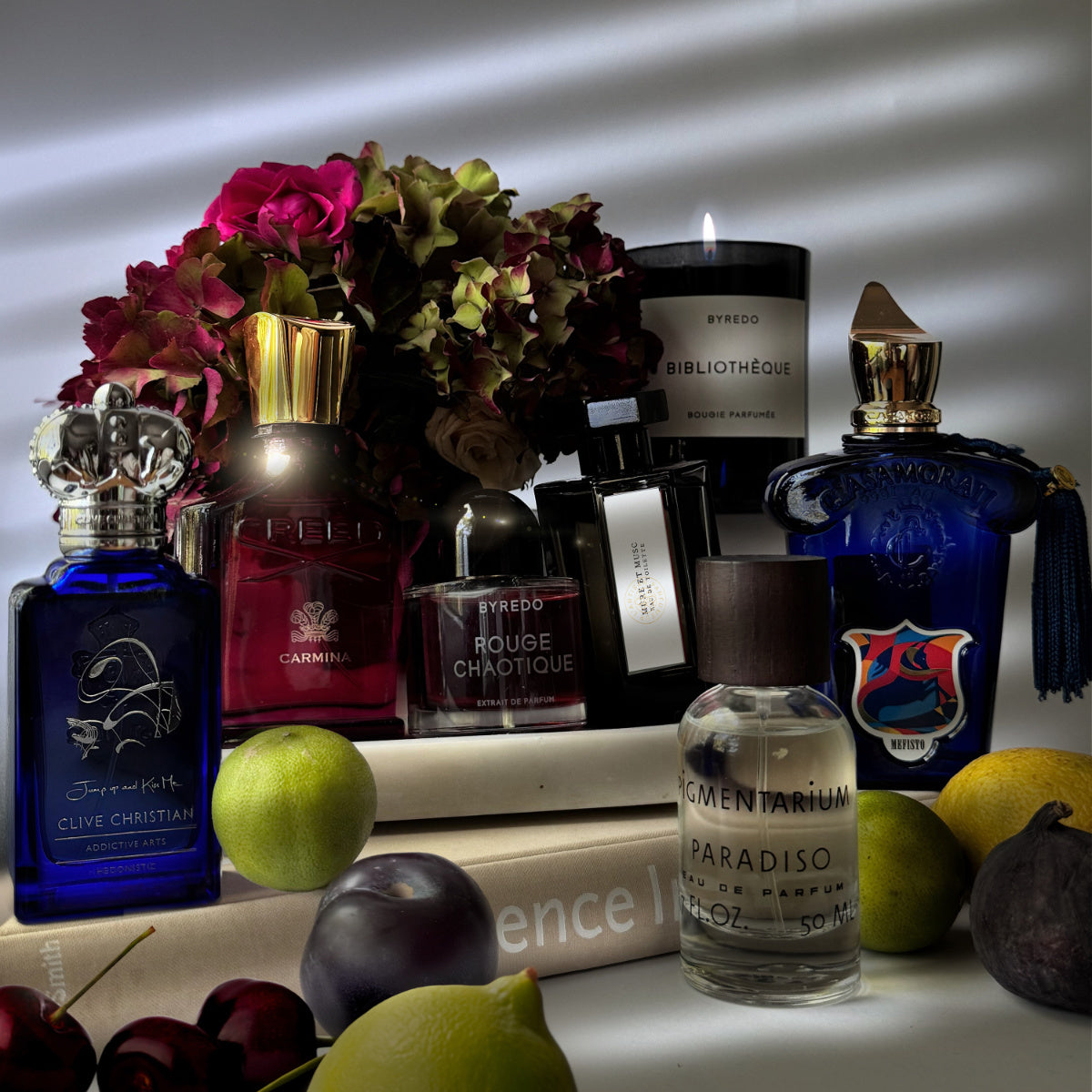 Auswahl an Parfums passend zum Thema der Kolumne