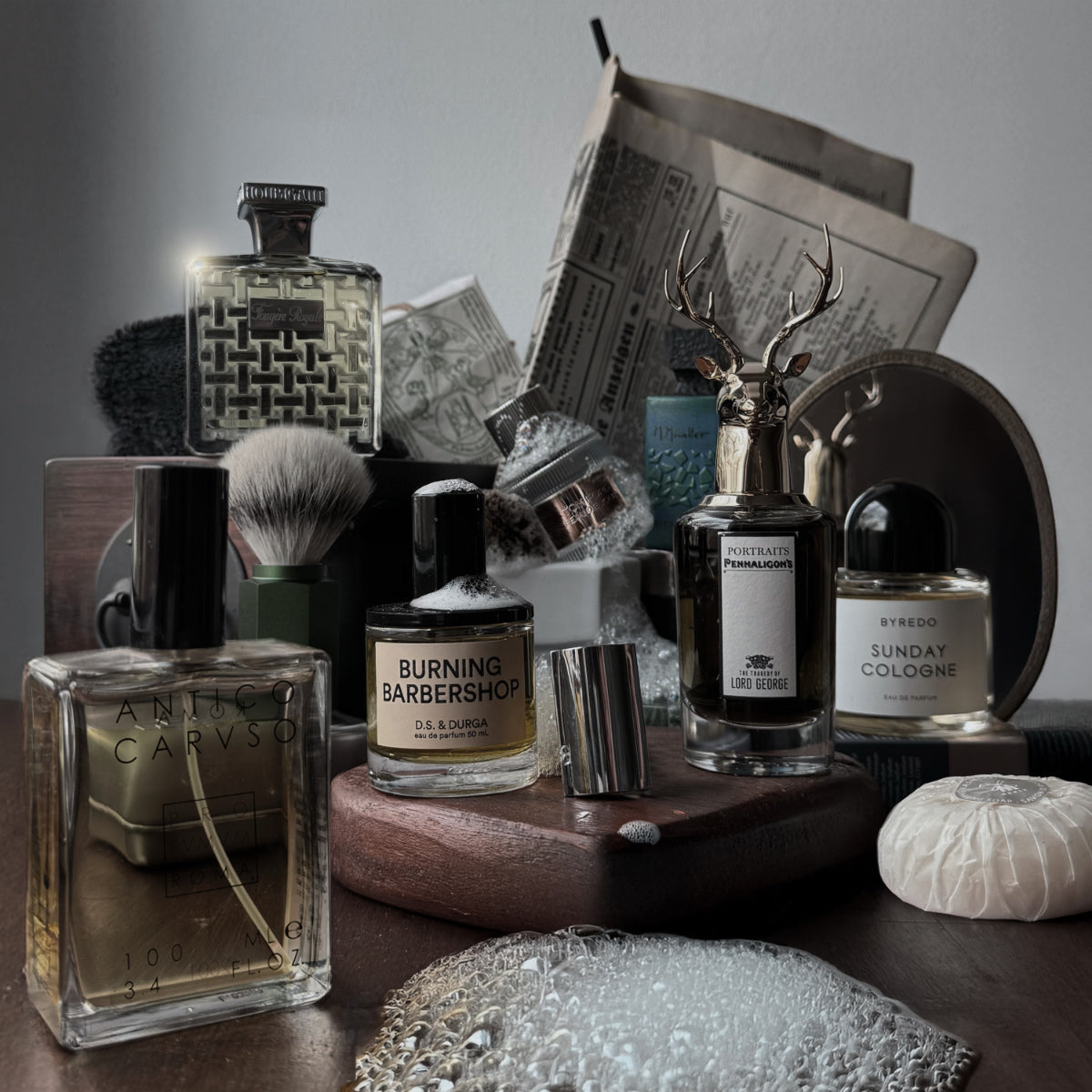 Auswahl an Parfums passend zum Thema der Kolumne