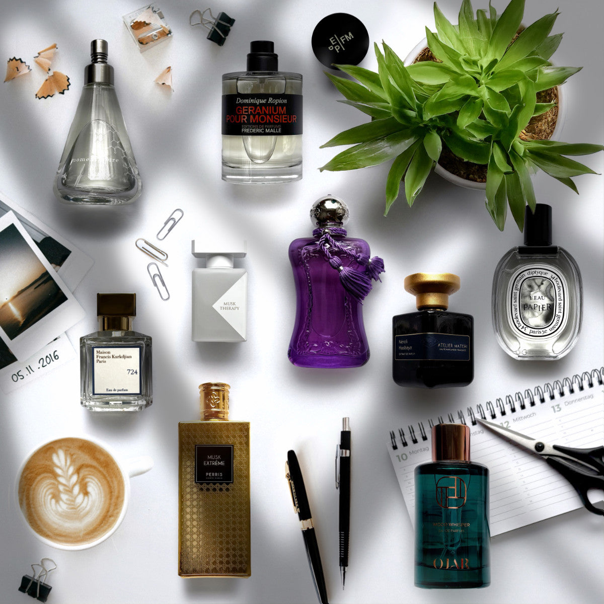 Auswahl an Parfums passend zum Thema der Kolumne