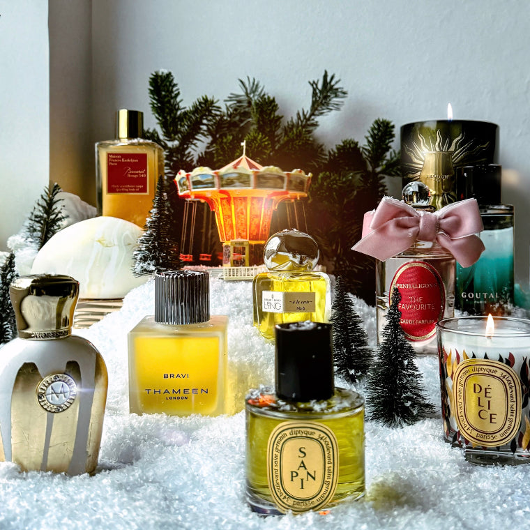 Auswahl an Parfums passend zum Thema der Kolumne