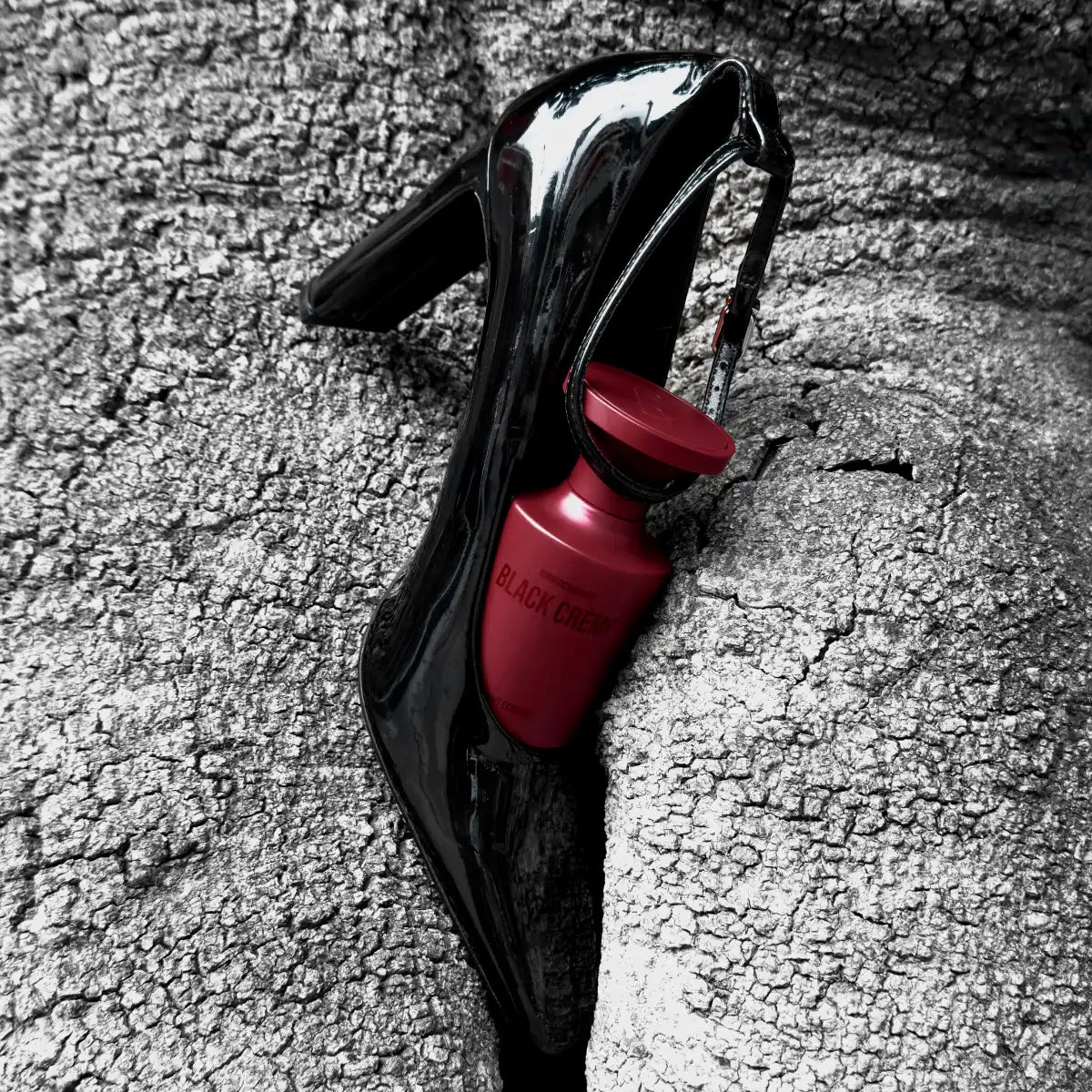 BORNTOSTANDOUT - Black Crème