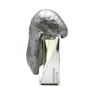 Filippo Sorcinelli - Atmosphere d’Emotion - Nebbia Fitta Parfumflakon mit silberner, skulpturaler Hülle und klarem Inhalt